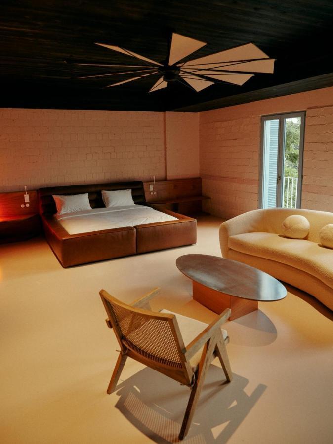 Rooms Hotel Батуми Екстериор снимка