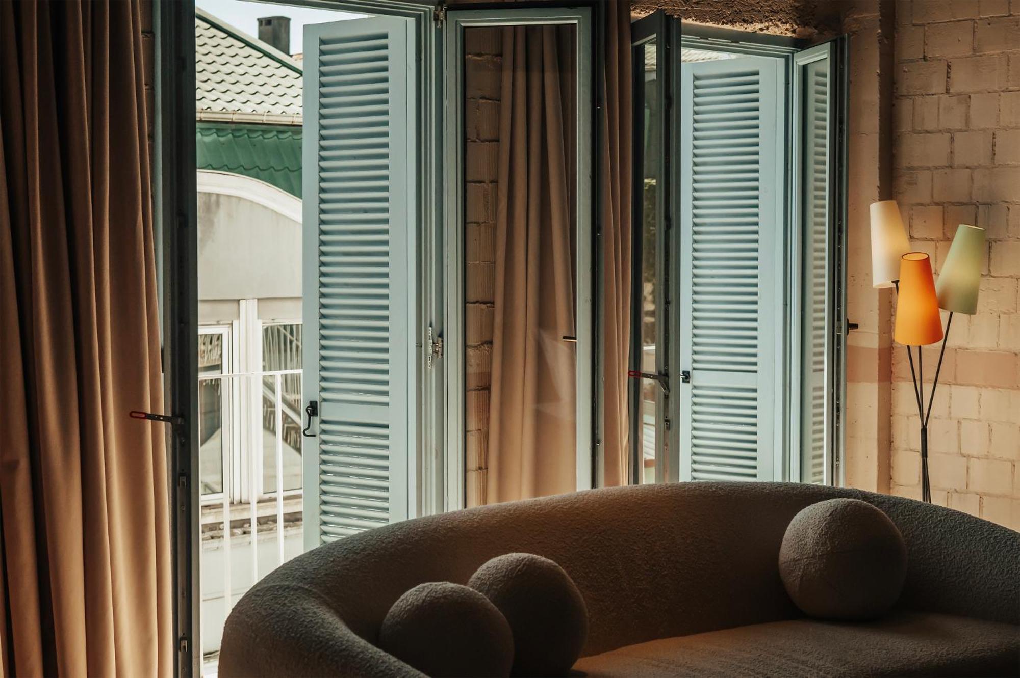 Rooms Hotel Батуми Екстериор снимка