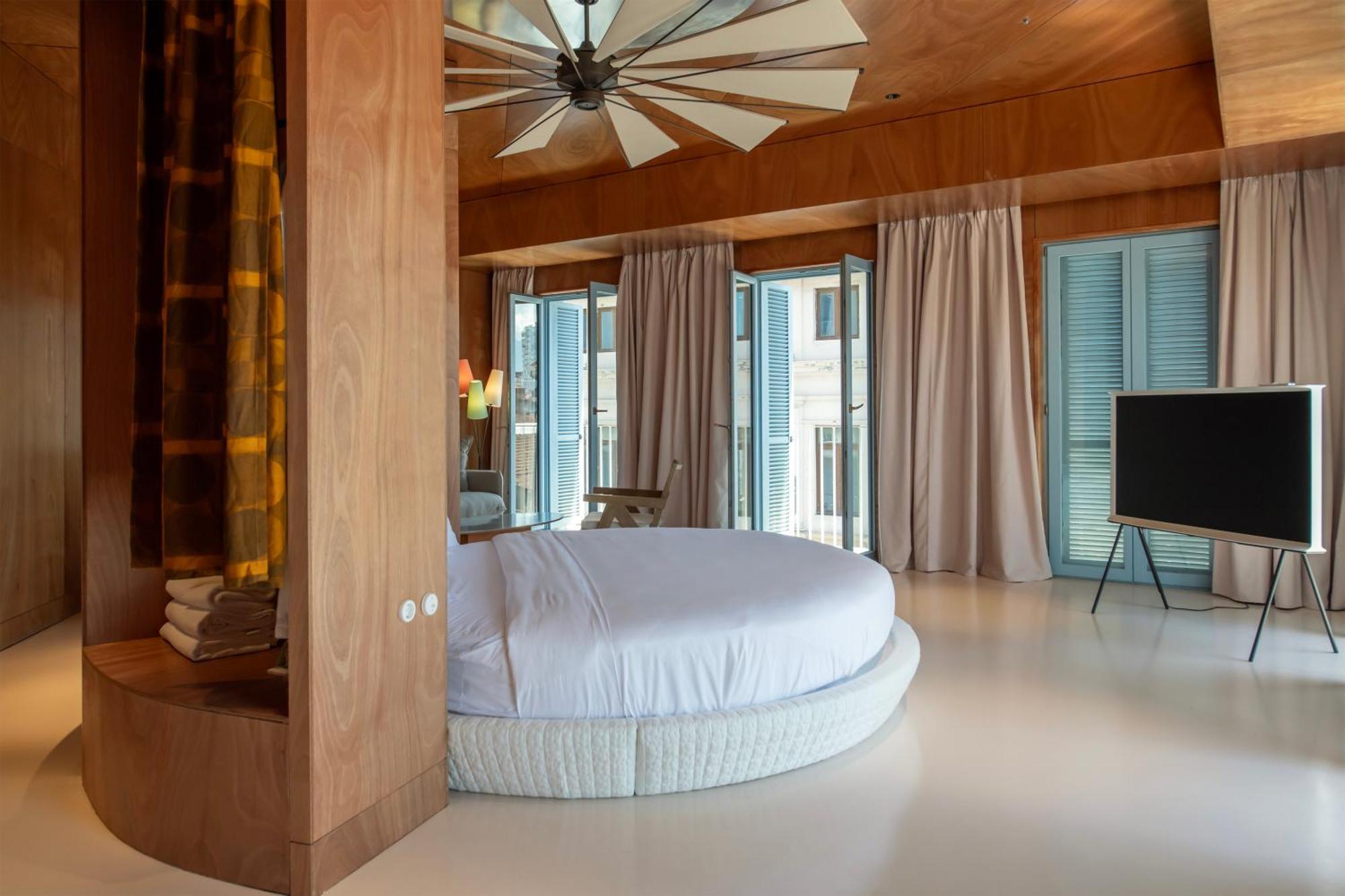 Rooms Hotel Батуми Екстериор снимка
